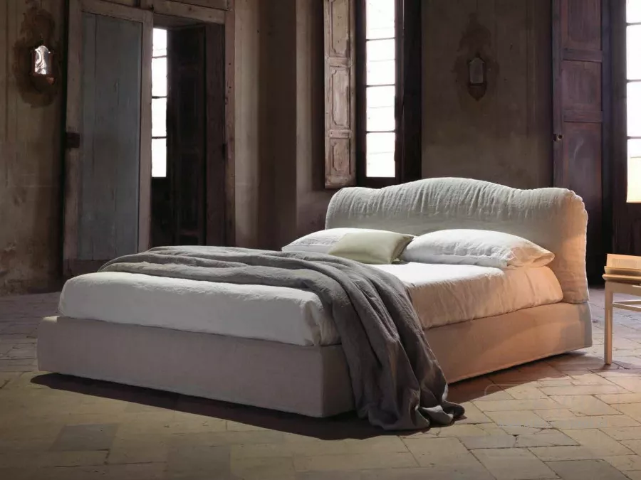 Кровать Hollis  из Италии – купить в интернет магазине