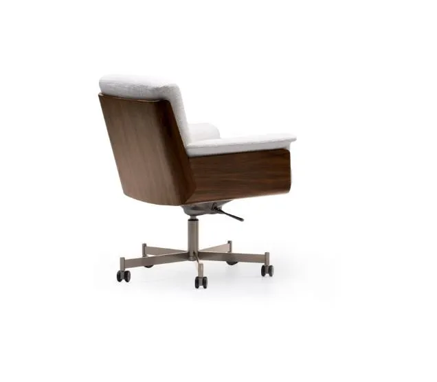 Кресло Daiki Studio Minotti  — купить по цене фабрики